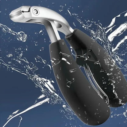 „Cążki do paznokci zaprojektowane przez podologa – bezpiecznie i łatwo radzą sobie z wrastającymi, zgrubiałymi oraz zainfekowanymi grzybicą paznokciami.”